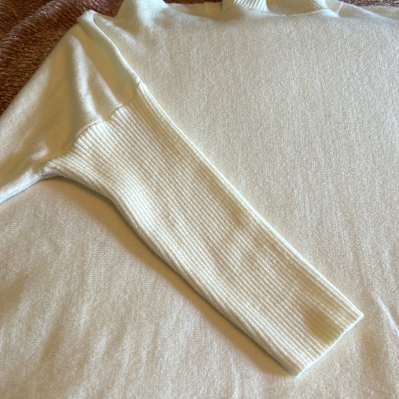 Creamy white turtle neck sweater - Picture 2 of 10